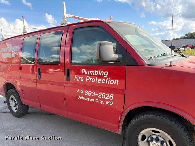 image for item DZ4835 2011 Chevrolet Express 2500 van