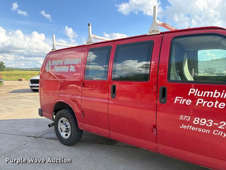 image for item DZ4835 2011 Chevrolet Express 2500 van