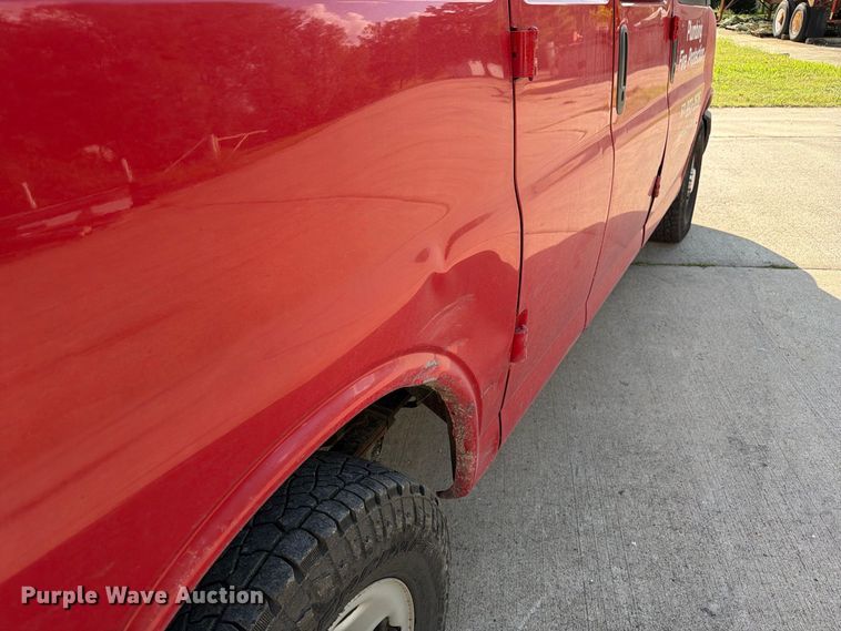 image for item DZ4835 2011 Chevrolet Express 2500 van