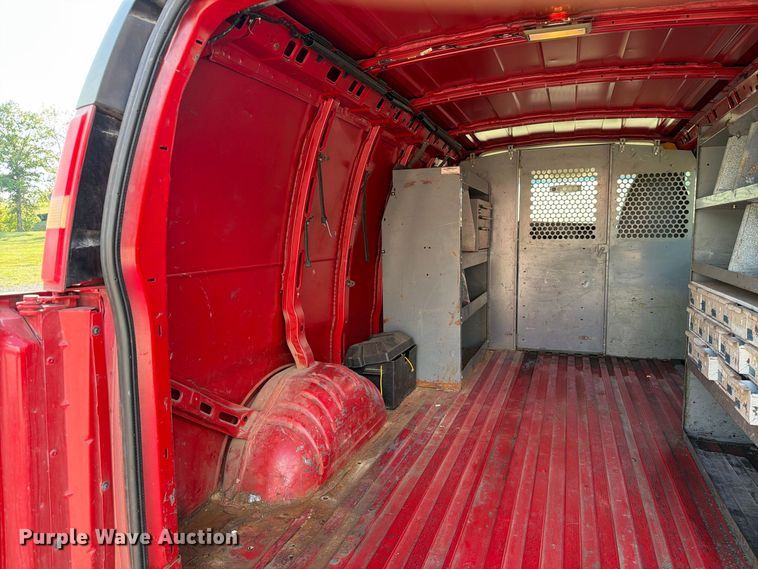 image for item DZ4835 2011 Chevrolet Express 2500 van
