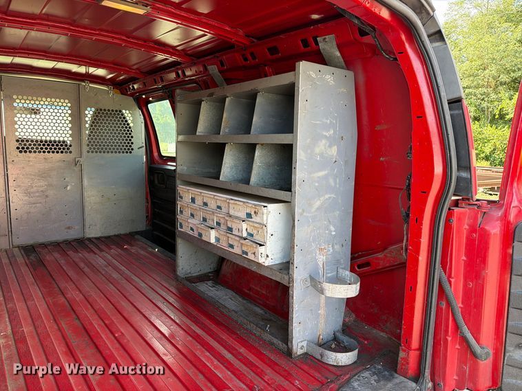 image for item DZ4835 2011 Chevrolet Express 2500 van