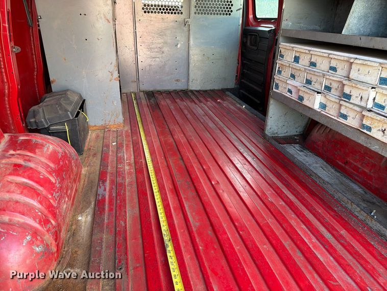 image for item DZ4835 2011 Chevrolet Express 2500 van