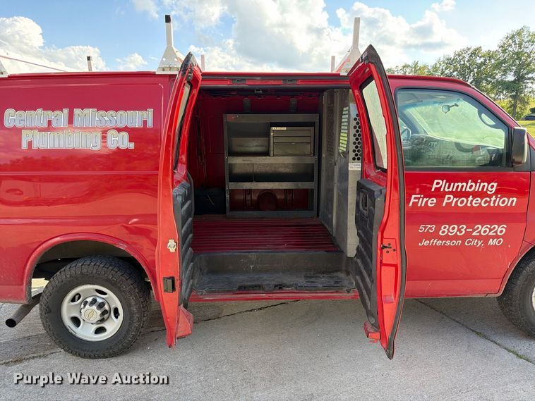 image for item DZ4835 2011 Chevrolet Express 2500 van