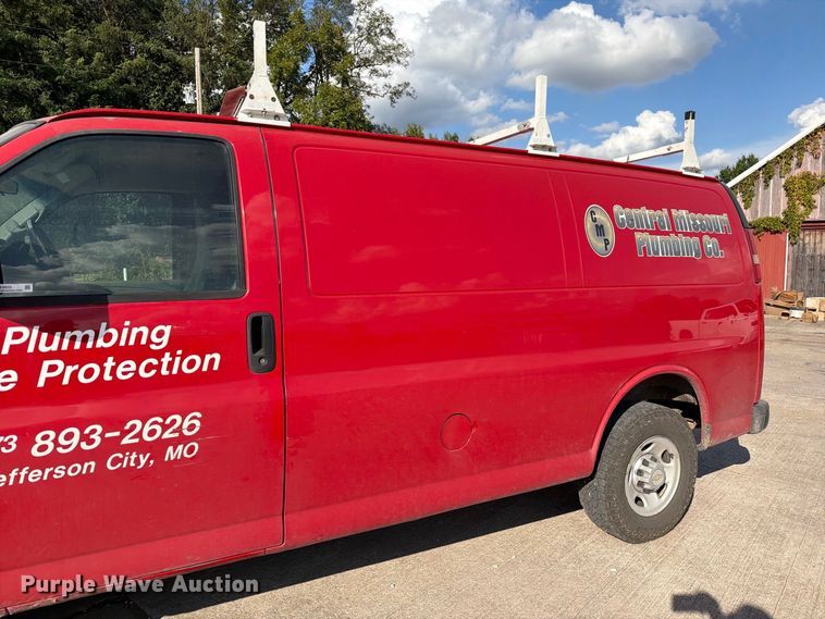 image for item DZ4835 2011 Chevrolet Express 2500 van