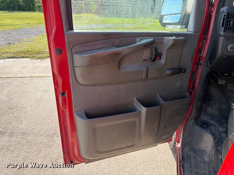 image for item DZ4835 2011 Chevrolet Express 2500 van