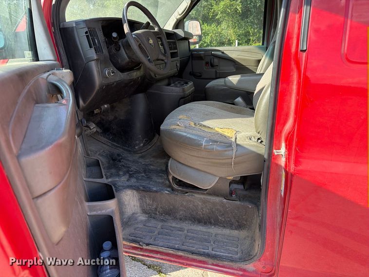 image for item DZ4835 2011 Chevrolet Express 2500 van