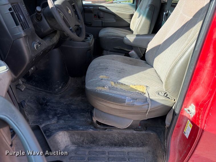 image for item DZ4835 2011 Chevrolet Express 2500 van