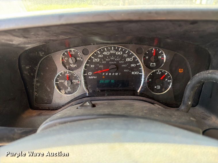 image for item DZ4835 2011 Chevrolet Express 2500 van