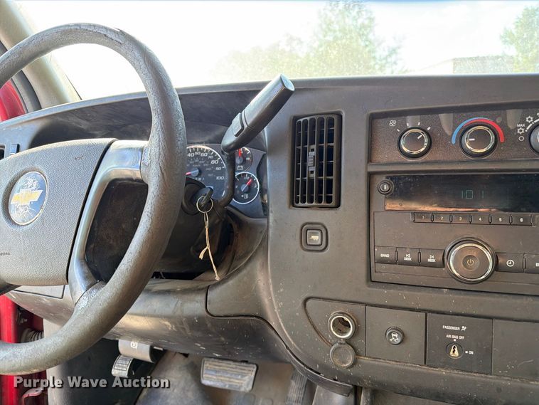 image for item DZ4835 2011 Chevrolet Express 2500 van