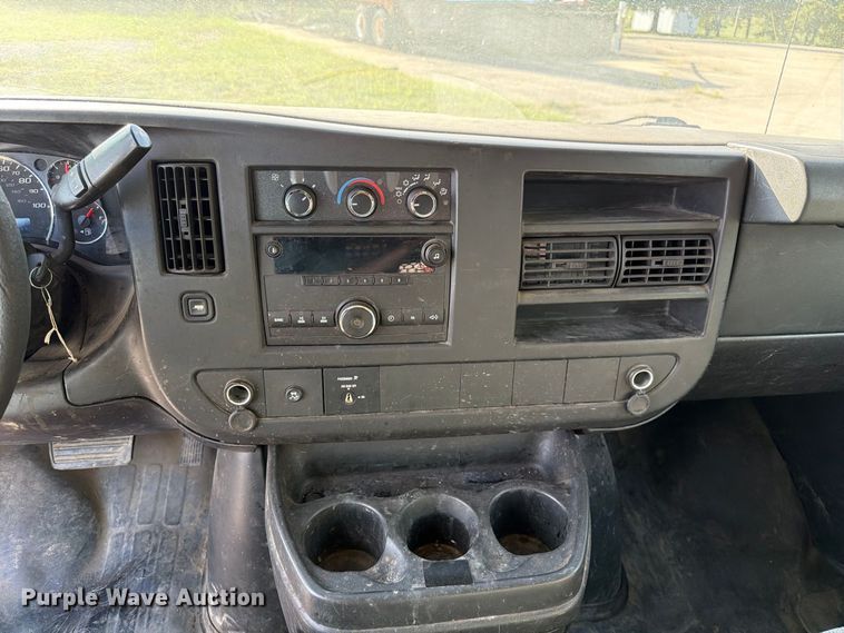 image for item DZ4835 2011 Chevrolet Express 2500 van