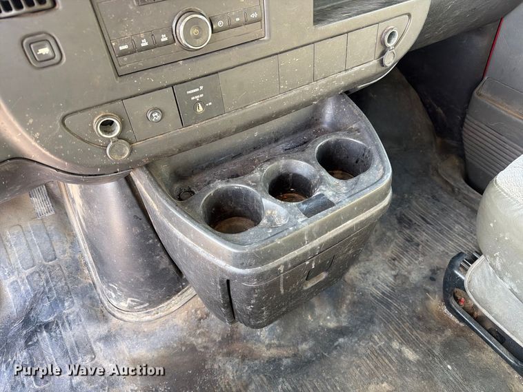 image for item DZ4835 2011 Chevrolet Express 2500 van