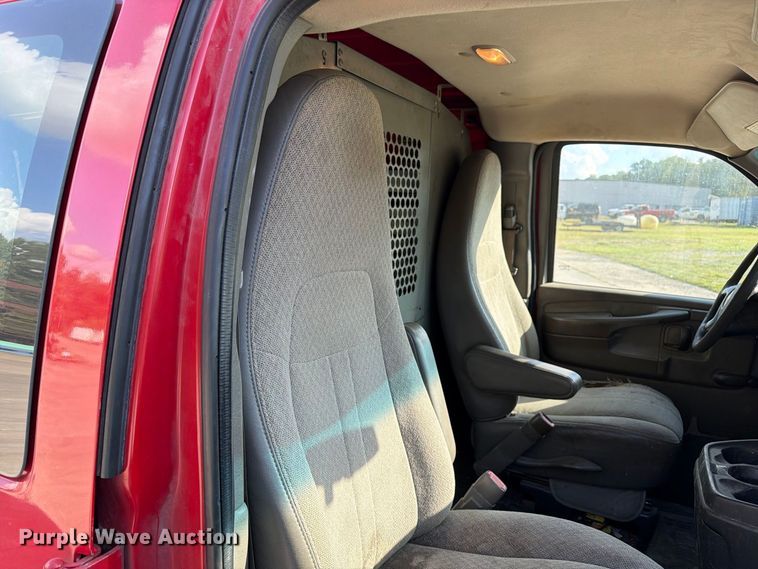 image for item DZ4835 2011 Chevrolet Express 2500 van