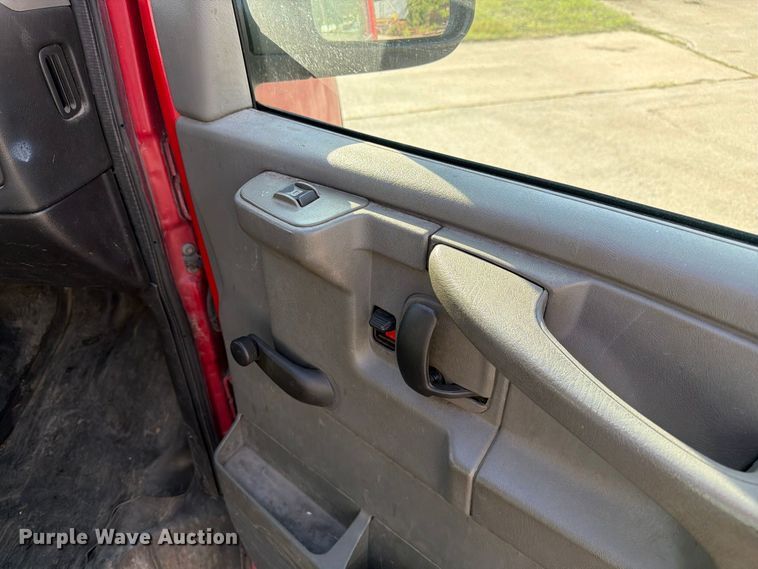 image for item DZ4835 2011 Chevrolet Express 2500 van