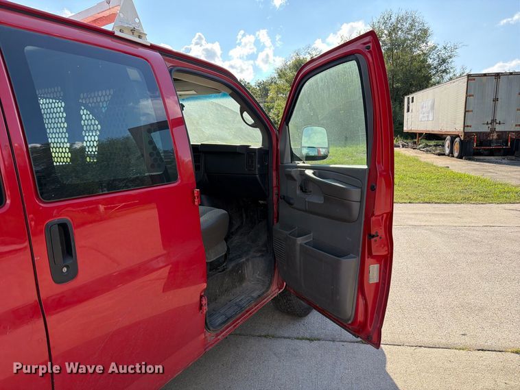 image for item DZ4835 2011 Chevrolet Express 2500 van