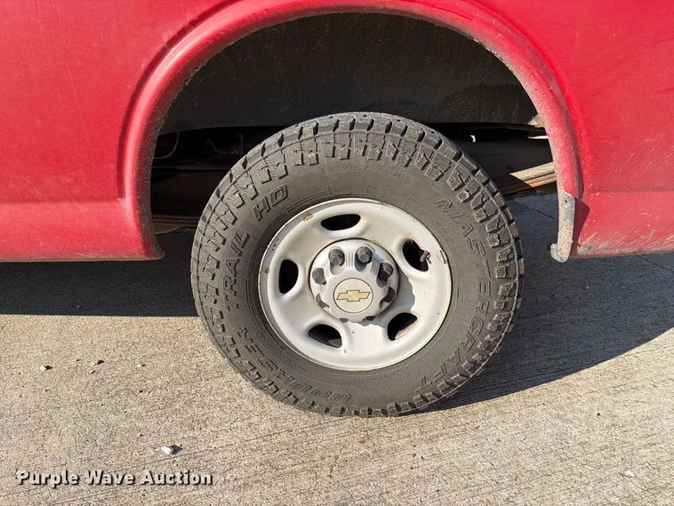 image for item DZ4835 2011 Chevrolet Express 2500 van