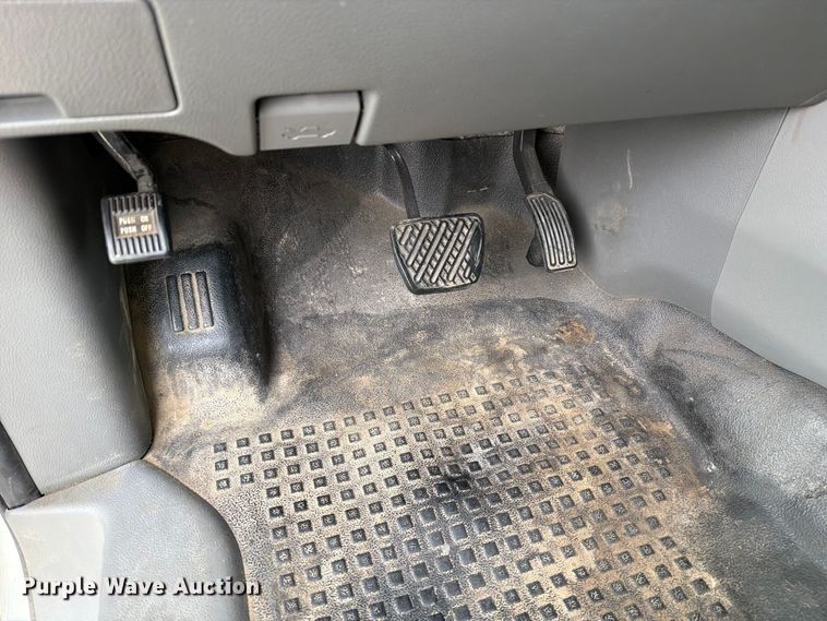 image for item DZ4837 2017 Nissan NV 1500 van