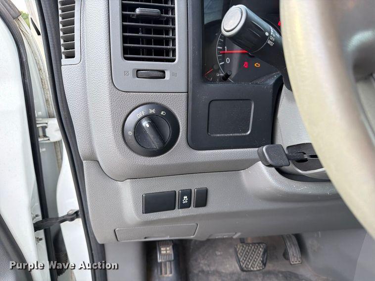 image for item DZ4837 2017 Nissan NV 1500 van