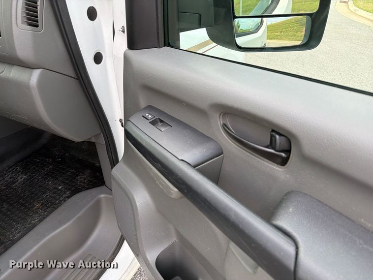 image for item DZ4837 2017 Nissan NV 1500 van