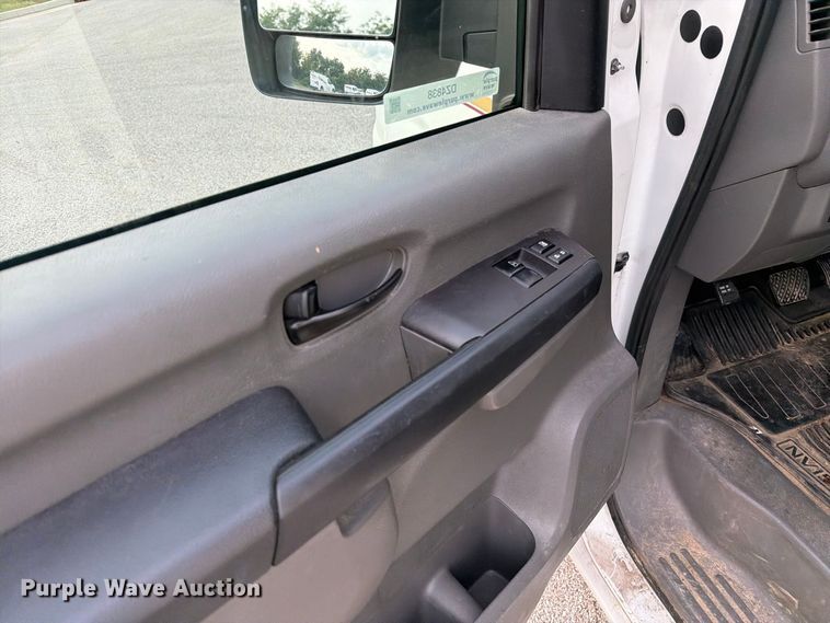 image for item DZ4838 2016 Nissan NV 1500 van