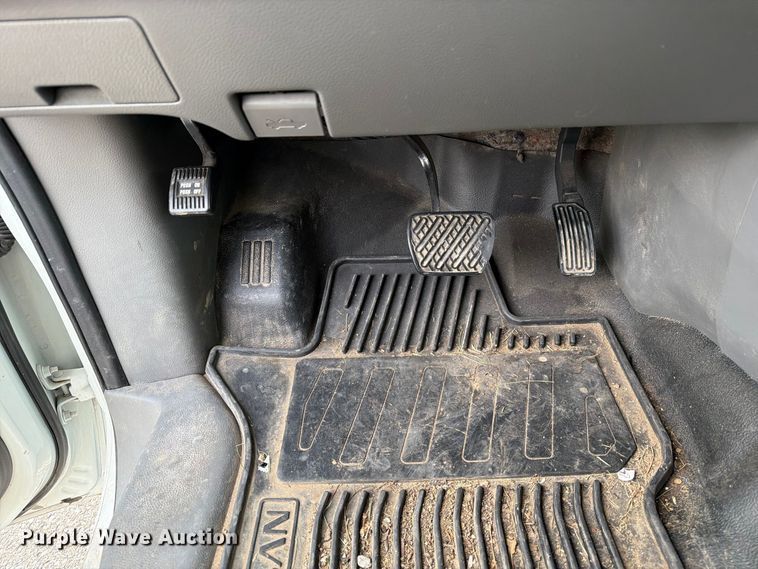 image for item DZ4838 2016 Nissan NV 1500 van