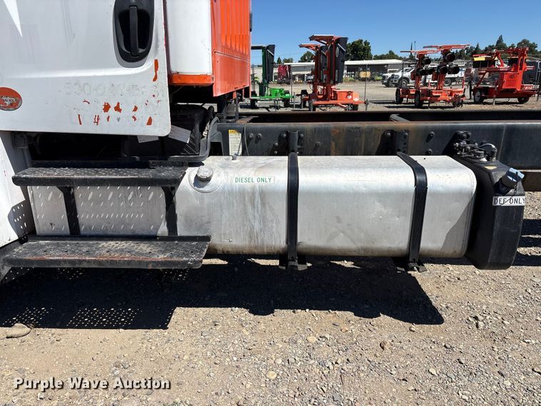 image for item EA0003 2012 Freightliner Business Class M2 truck cab and chassis