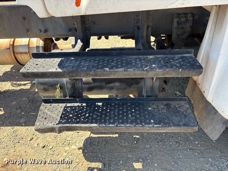image for item EA0003 2012 Freightliner Business Class M2 truck cab and chassis
