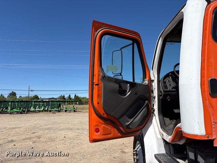 image for item EA0003 2012 Freightliner Business Class M2 truck cab and chassis