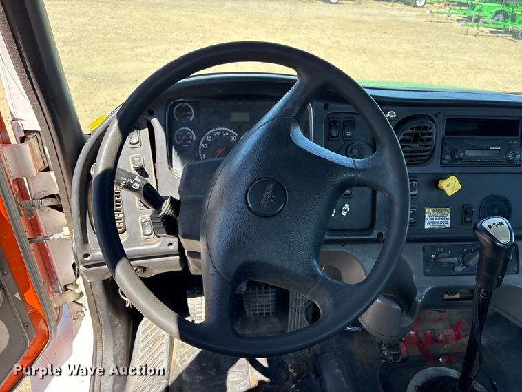 image for item EA0003 2012 Freightliner Business Class M2 truck cab and chassis