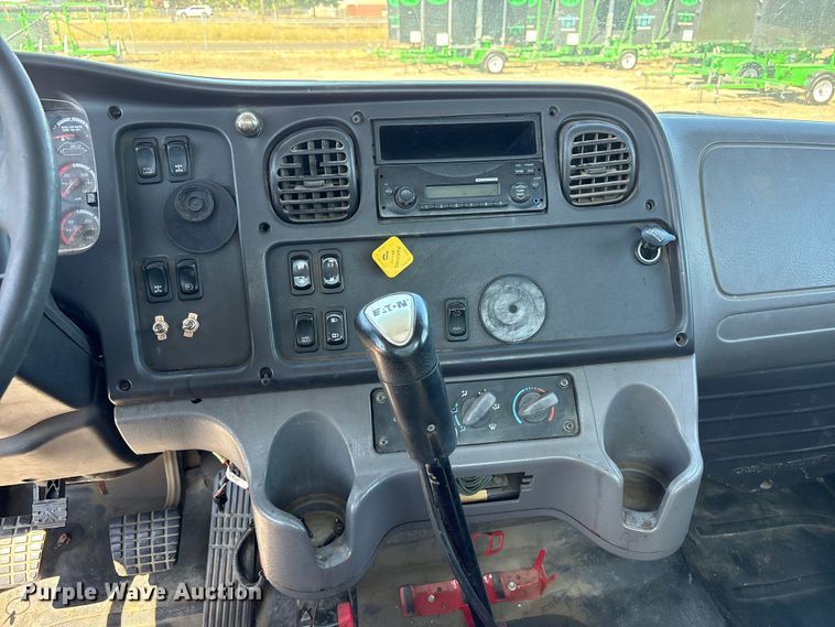 image for item EA0003 2012 Freightliner Business Class M2 truck cab and chassis