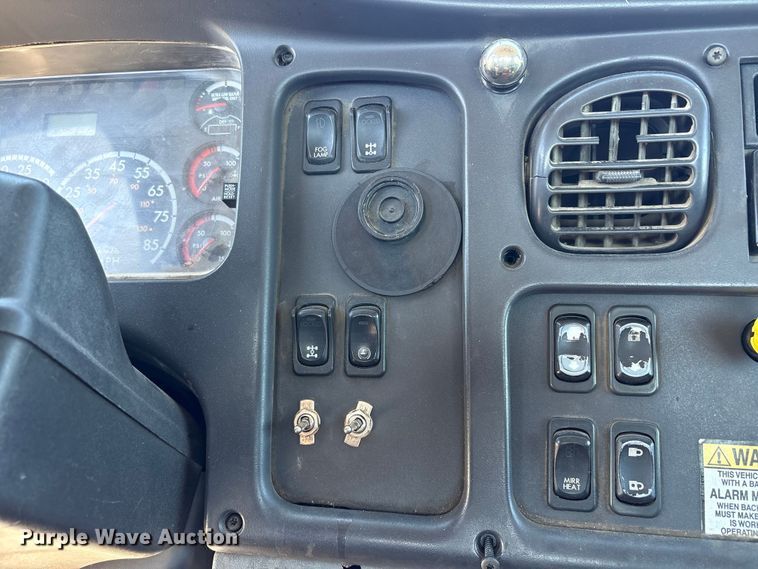 image for item EA0003 2012 Freightliner Business Class M2 truck cab and chassis