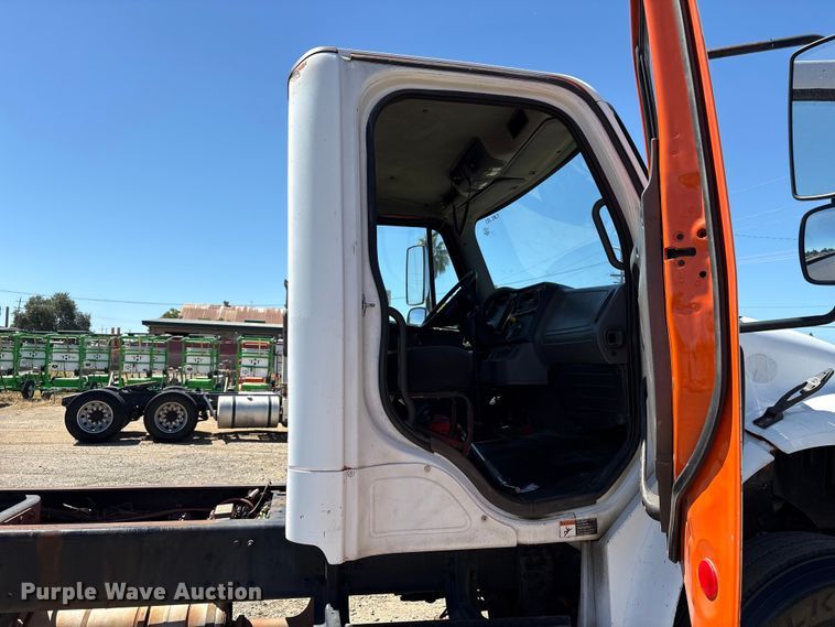 image for item EA0003 2012 Freightliner Business Class M2 truck cab and chassis