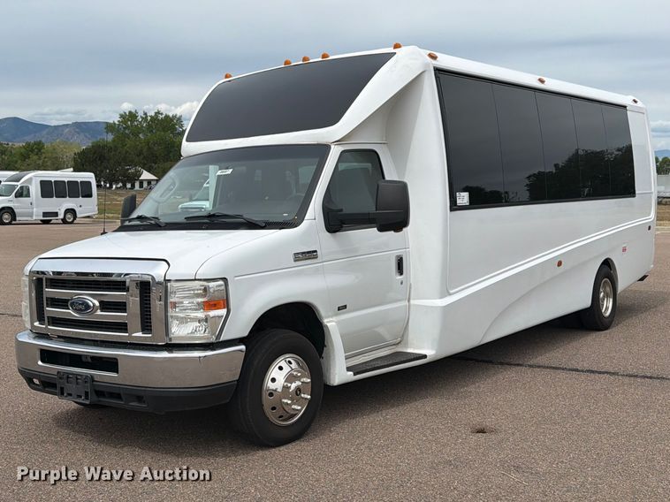 image for item ED0183 2017 Ford E450 Super Duty shuttle bus
