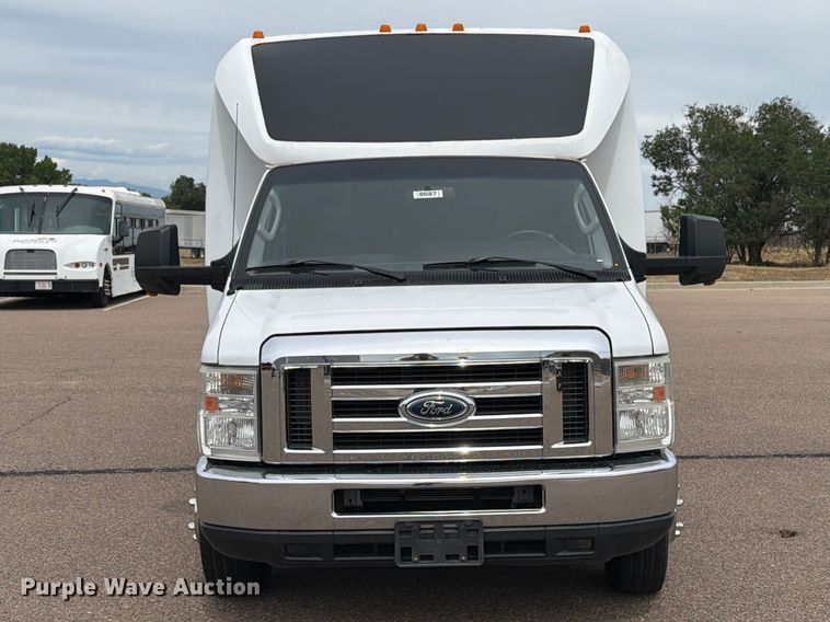 image for item ED0183 2017 Ford E450 Super Duty shuttle bus