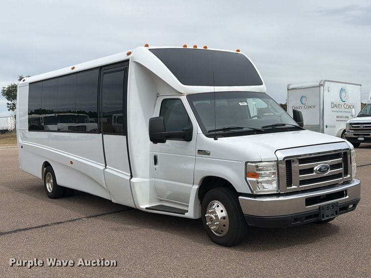 image for item ED0183 2017 Ford E450 Super Duty shuttle bus