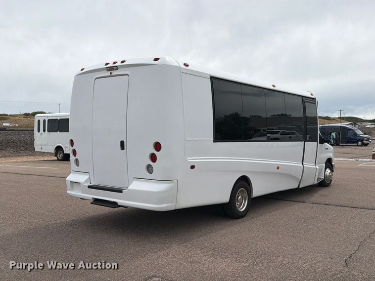 image for item ED0183 2017 Ford E450 Super Duty shuttle bus
