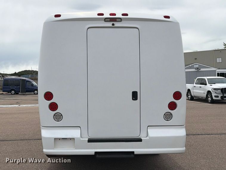 image for item ED0183 2017 Ford E450 Super Duty shuttle bus