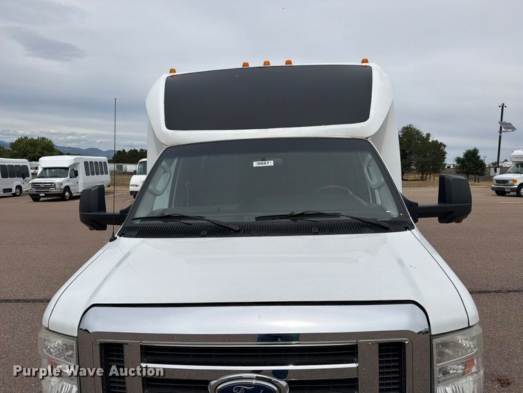 image for item ED0183 2017 Ford E450 Super Duty shuttle bus