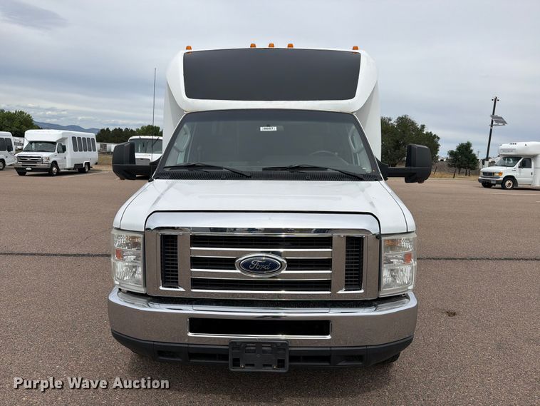 image for item ED0183 2017 Ford E450 Super Duty shuttle bus