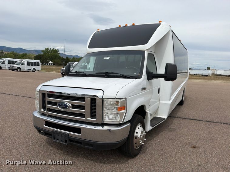image for item ED0183 2017 Ford E450 Super Duty shuttle bus