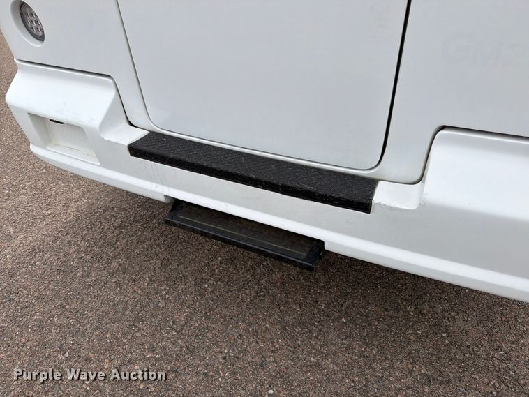 image for item ED0183 2017 Ford E450 Super Duty shuttle bus