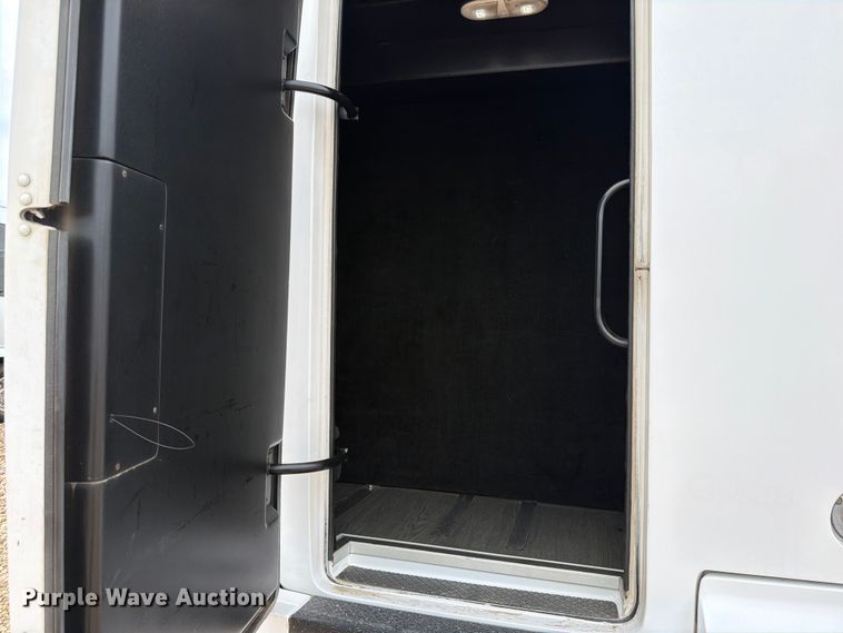 image for item ED0183 2017 Ford E450 Super Duty shuttle bus