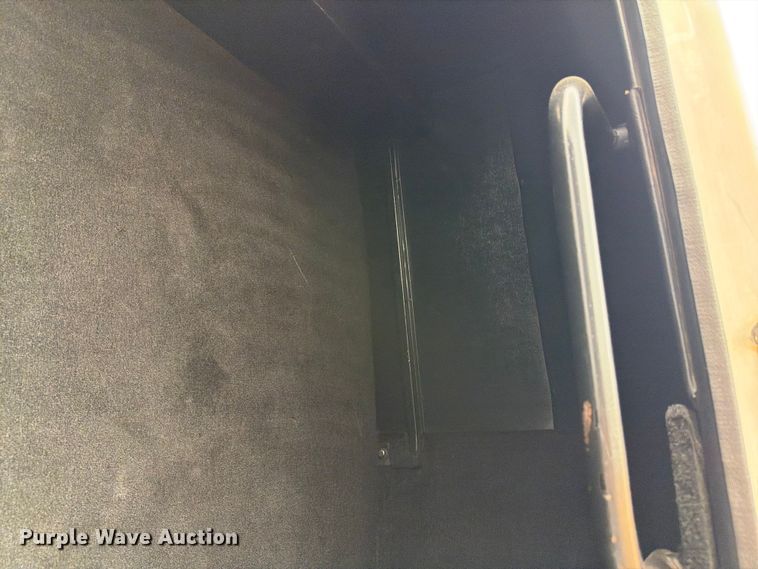 image for item ED0183 2017 Ford E450 Super Duty shuttle bus