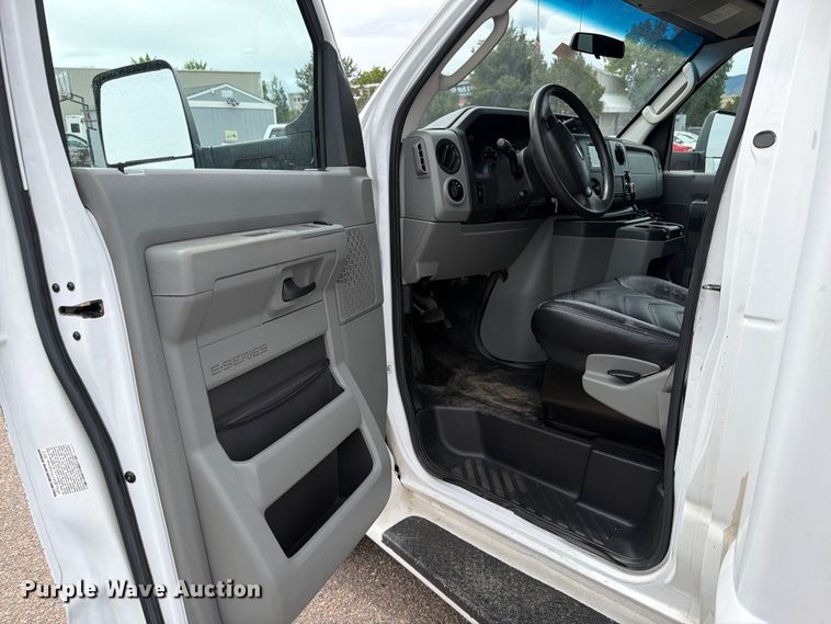 image for item ED0183 2017 Ford E450 Super Duty shuttle bus