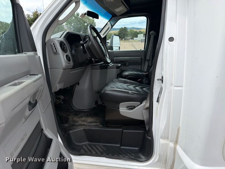 image for item ED0183 2017 Ford E450 Super Duty shuttle bus