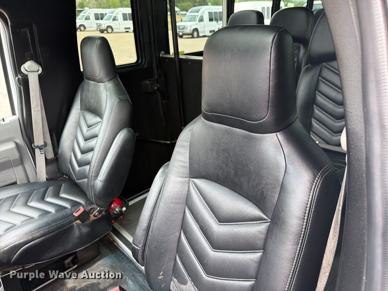 image for item ED0183 2017 Ford E450 Super Duty shuttle bus