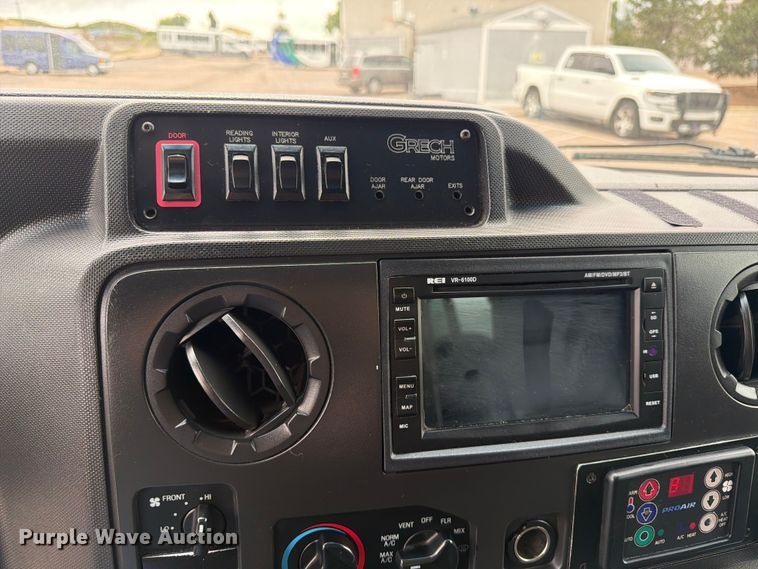 image for item ED0183 2017 Ford E450 Super Duty shuttle bus
