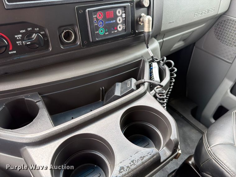 image for item ED0183 2017 Ford E450 Super Duty shuttle bus