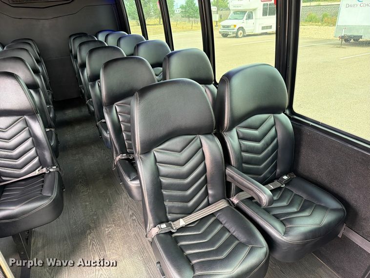 image for item ED0183 2017 Ford E450 Super Duty shuttle bus