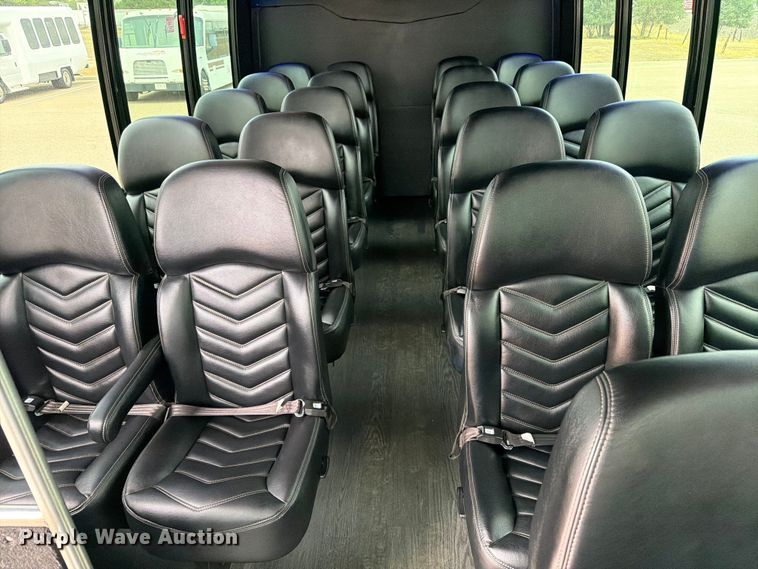 image for item ED0183 2017 Ford E450 Super Duty shuttle bus