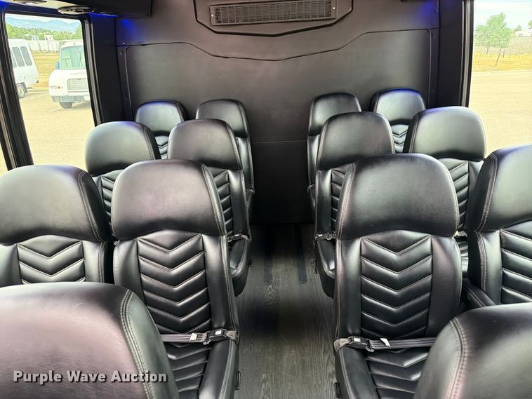 image for item ED0183 2017 Ford E450 Super Duty shuttle bus